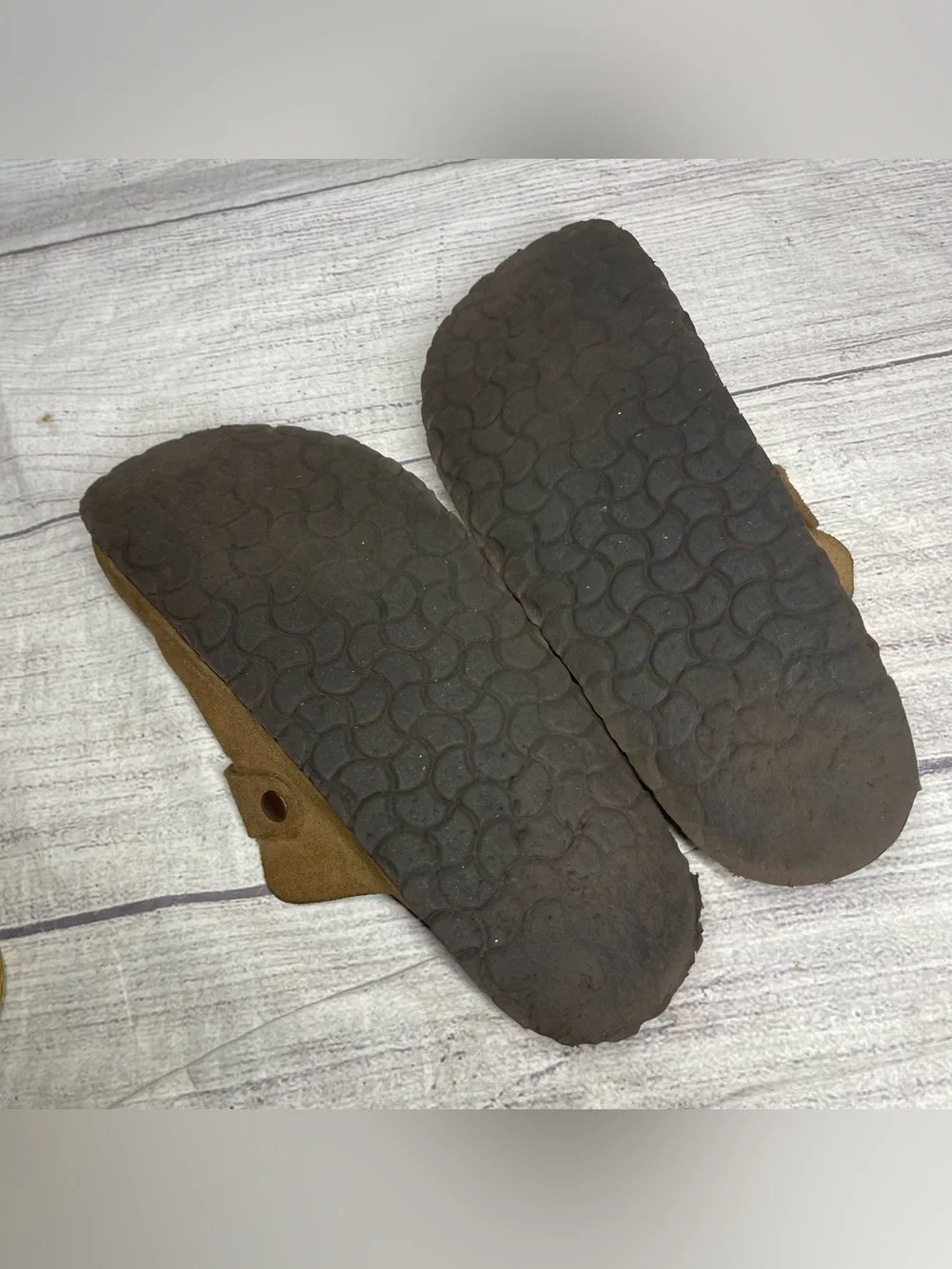 Cushionaire Men’s 9 Brown Suede Slip On Clogs